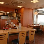 Matsuya - 店内と厨房です