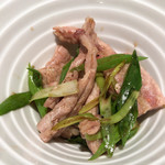 丿貫 - 丿貫(鶏せせりと青葱の黒七味和え)