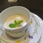 アキヒサ ハンダ - ほうじ茶のブランマンジェ