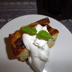 MOJO - 気まぐれデザート「ピーカンナッツとパインのパウンドケーキ生クリーム添え」