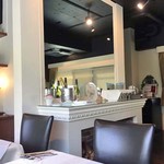 ラシュミネ - 大きな暖炉と大きな鏡