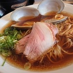 ラゥメン大地 - 醤油ラーメン700円。