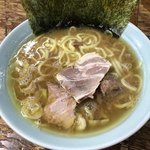 家系ラーメン まこと家 - ラーメン７００円，麺固め