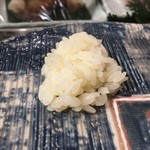 第三春美鮨 - 握る前の酢飯とシャリの食べ比べ