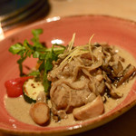 ROTISSERIE★BLUE - 名物ロティサリーチキン セップ茸と秋のきのこのクリームソース
