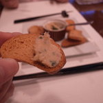 ビストロ ア ラ ドゥマンド - Amuse・鱈とジャガイモにガーリック入り