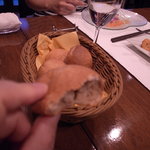 ビストロ ア ラ ドゥマンド - 自家製焼きたてパン