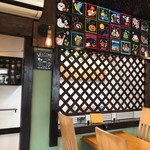 とんぼ玉&Cafe 小さな探究室 - 壁にはチョークアートの作品。…かな？