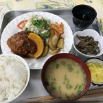 福岡県警察 中央警察署食堂 - チーズIN(イン)ハンバーグ定食 ポテトフライ付(550円)