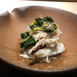 菊鮨 - 渡り蟹とお野菜のお浸し・・渡り蟹の甘みと優しい出汁やお野菜の味わいが良い品。