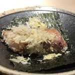 菊鮨 - ＊栗はチーズおろしを使用してまな鰹の上にたっぷりかけられているのですが、 ほのかな甘みが鰹とよく合います。