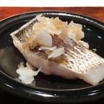 菊鮨 - ◆カマス昆布〆・・皮目は軽く炙り、鬼おろしで。これも美味しい。