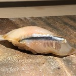 菊鮨 - ◆細魚（もみじおろしと）・・細魚は食感もいいですし、もみじおろしのピリ辛感がいいアクセントに