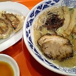 九州らーめん 亀王  - 塩とんこつ“亀王ラーメン”&餃子