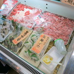 野口鮮魚店 - 冷蔵ケースの中。あ～、炙りさんまもいいね。