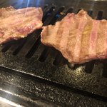 a slice of BEEF ひときれの牛肉 - 