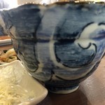 家庭料理居酒屋 よってって - ♪巨大な器...
