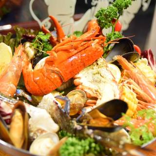 魚介盛り沢山の名物、プラッターを是非！