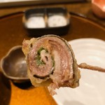 旬彩 天ぷら 心来(しんら） - 中にしそと梅肉が入っていて、脂の乗った秋刀魚との相性バッチリ！