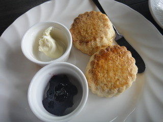 Hitofusa no Budou - クロテッドクリームとブルーベリージャムつき