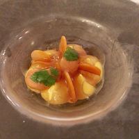 フランス料理 ル・トリアノン - 濃厚な甘味の人参のムースとコンソメジュレ  
                   生雲丹を添えて
