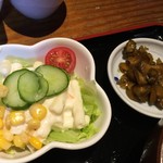 たぬ金亭 - たぬ金亭　サラダとお新香付き