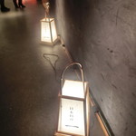 寿司と日本料理 銀座 一 - 灯籠型ライトが何とも言えない感じ