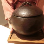 寿司と日本料理 銀座 一 - わざわざ席まで運んで下さったご飯土鍋