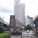 洋食の藤 - 壁上のURの看板が目印です