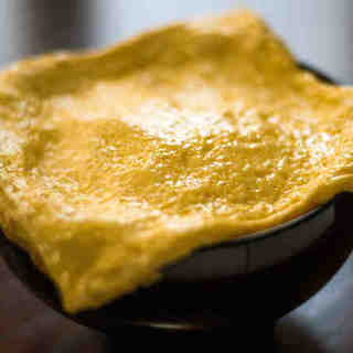 大きな玉子焼きが目を引く名物の「きんし丼」