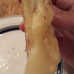 グルガオン - チーズクルチャの中には熱々のチーズがトロ～(*￣∇￣)ノ
