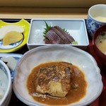 味処つくし - 別の日。日替わりは、さばの味噌煮でした。