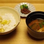 魚石 - お食事：栗ご飯、香の物、留め椀