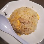 らーめん十八番 - チャーハン！具も彩りも寂しい・・・