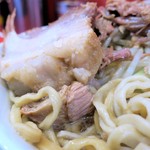 ラーメン二郎 - ブタの厚み