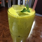 大衆食堂シックダール - ミントマンゴーラッシー