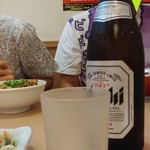 天下一品 - 定食に付けたから揚げを奪い取りそれをアテ先ずは一杯