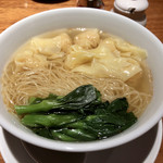 To chou - 蝦入りワンタン入り香港麺