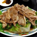 福源 - 肉、タレ、レタス、最高の組み合わせ！