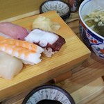 Sushi Kinosuke - にぎりとうどんのセット