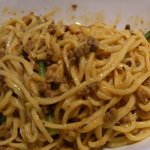 汁なし担担麺。よく混ぜた方が美味しい。