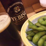 たばこや - エビスの黒に茶豆です。