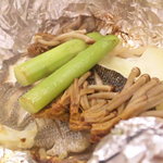 たばこや - イサキと秋野菜のホイル焼きです。