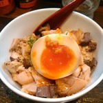 らーめん 鶏喰 - 味玉のせラー油たっぷり