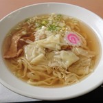 ピクニックコート - 佐野ワンタン麺 420円