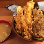 天ぷら 豊野 - 海鮮丼　800円　サービスみそ汁