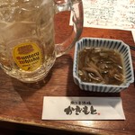 燕三条酒場 かきもと - メガハイボールと付き出し。