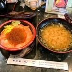 廻鮮寿司処 タフ あざみ野店 - 親子丼＆バカでかい味噌汁