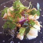 スゥリル - 前菜：ホワイトアスパラとシーフードのサラダUP