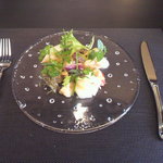 スゥリル - 前菜：ホワイトアスパラとシーフードのサラダ